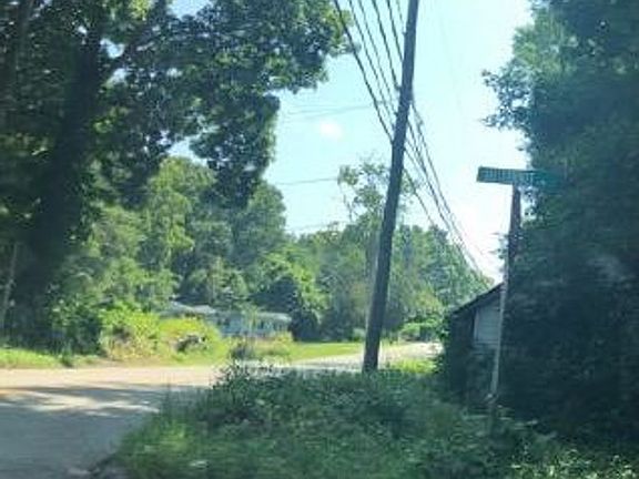 Exterior Neighborhood (street photo)