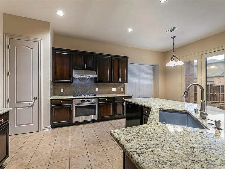 1475 Cambridge Dr — Photo 12