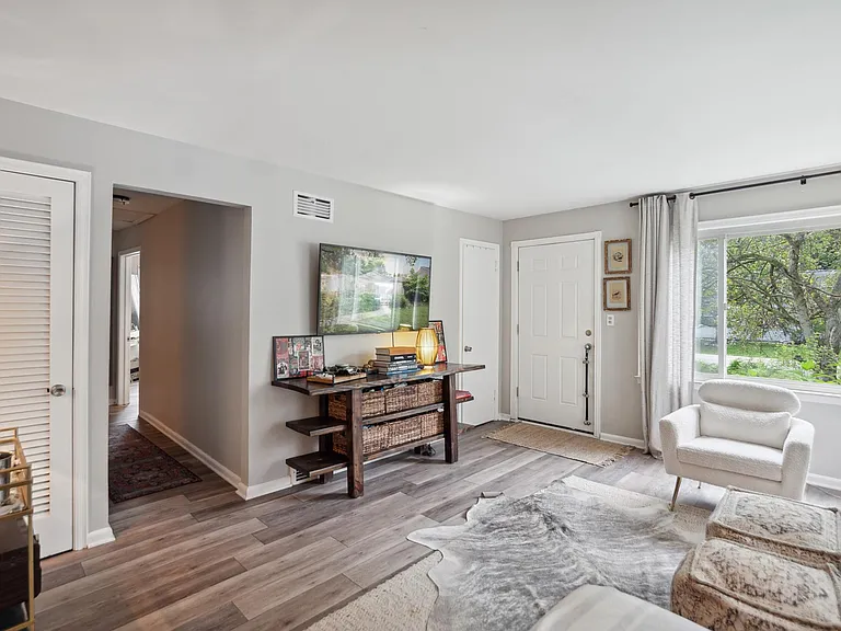 9065 Elmhurst Ave — Photo 3