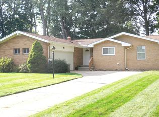 28565 Alden Dr, North Olmsted, OH
