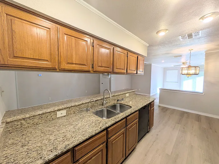 6618 Cloverbend St — Photo 25
