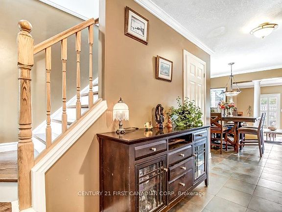 4th image of 1275 Crosscreek Cres