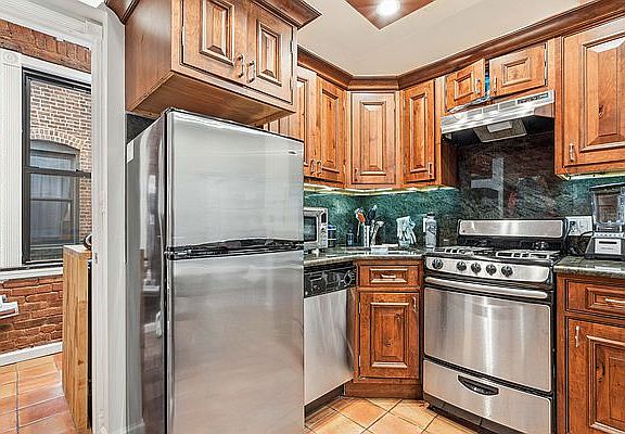 3rd image of 101 Charles St APT 4RE