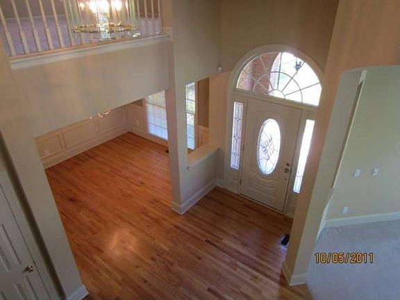 View of Foyer & Dining Rm