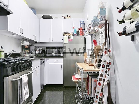 4th image of 240 E 82nd St APT 18G