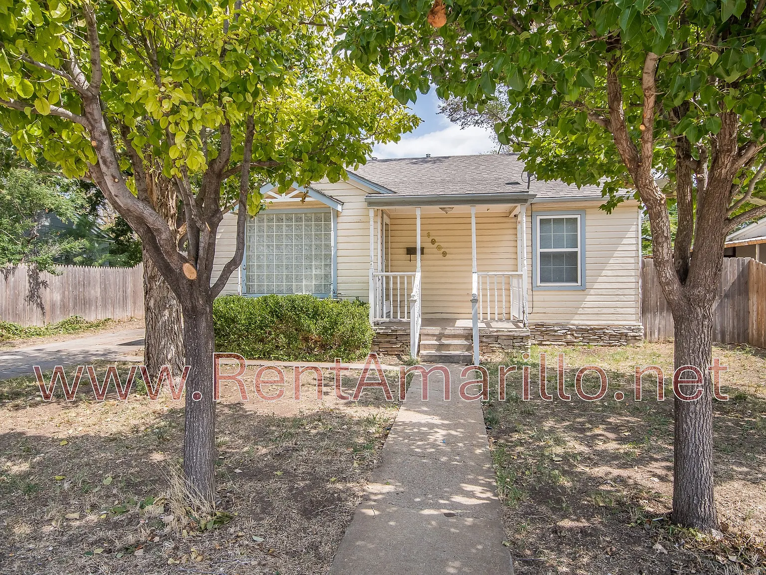 2 bed, 806 sqft, $1,350 — Photo 1