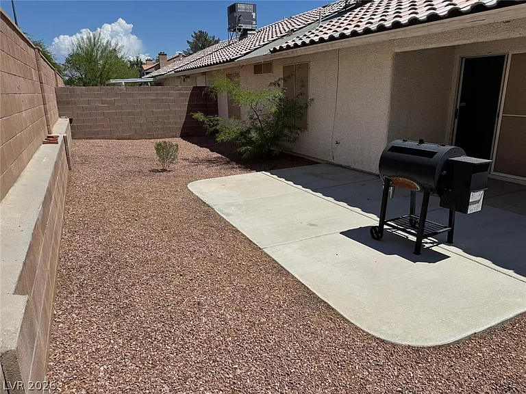 3509 Judah Way — Photo 22