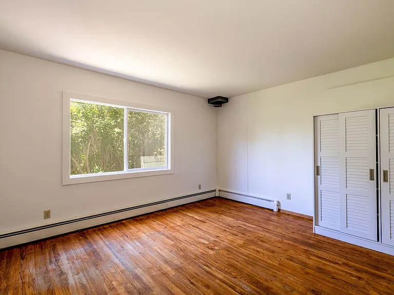 209-215 E Story St — Photo 9