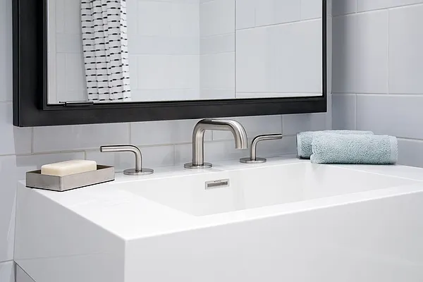 Rented by Extell Marketing Group LLC | media 33