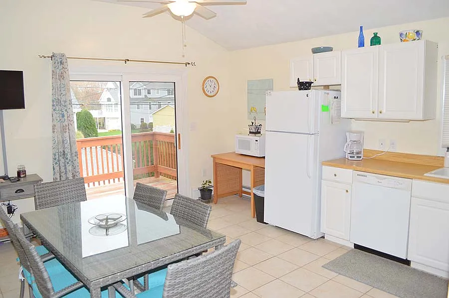 3 bed, 1016 sqft, $2,775 — Photo 2