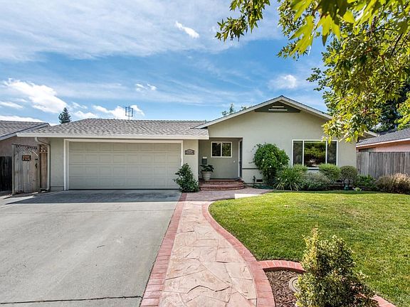 2nd image of 2318 Maximilian Dr