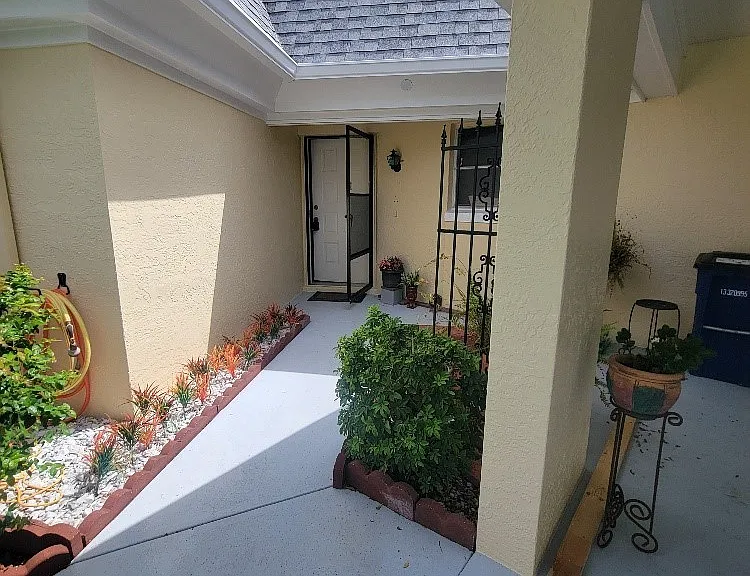 10 Regency Ct — Photo 2