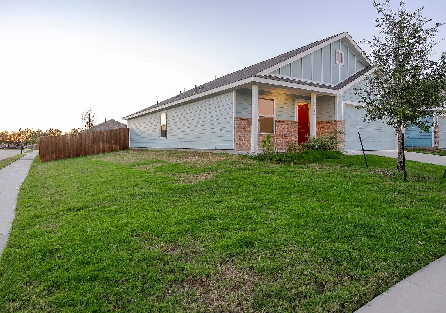 Modern Elegance in McKinney: Pristine 2024 Build on a Premium Corner Lot — Photo 2