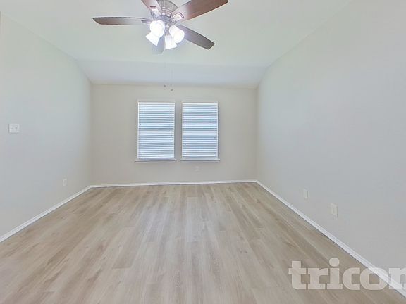 2nd image of 221 Thoroughbred St