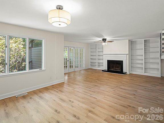 3rd image of 203 Crowfields Dr