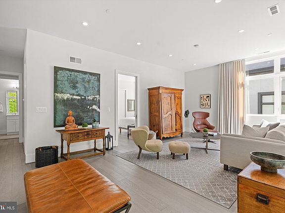 5th image of 3915 Fulton St NW #Penthouse 6