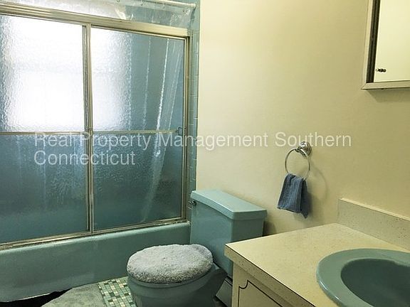 5th image of 330 Greenwood St