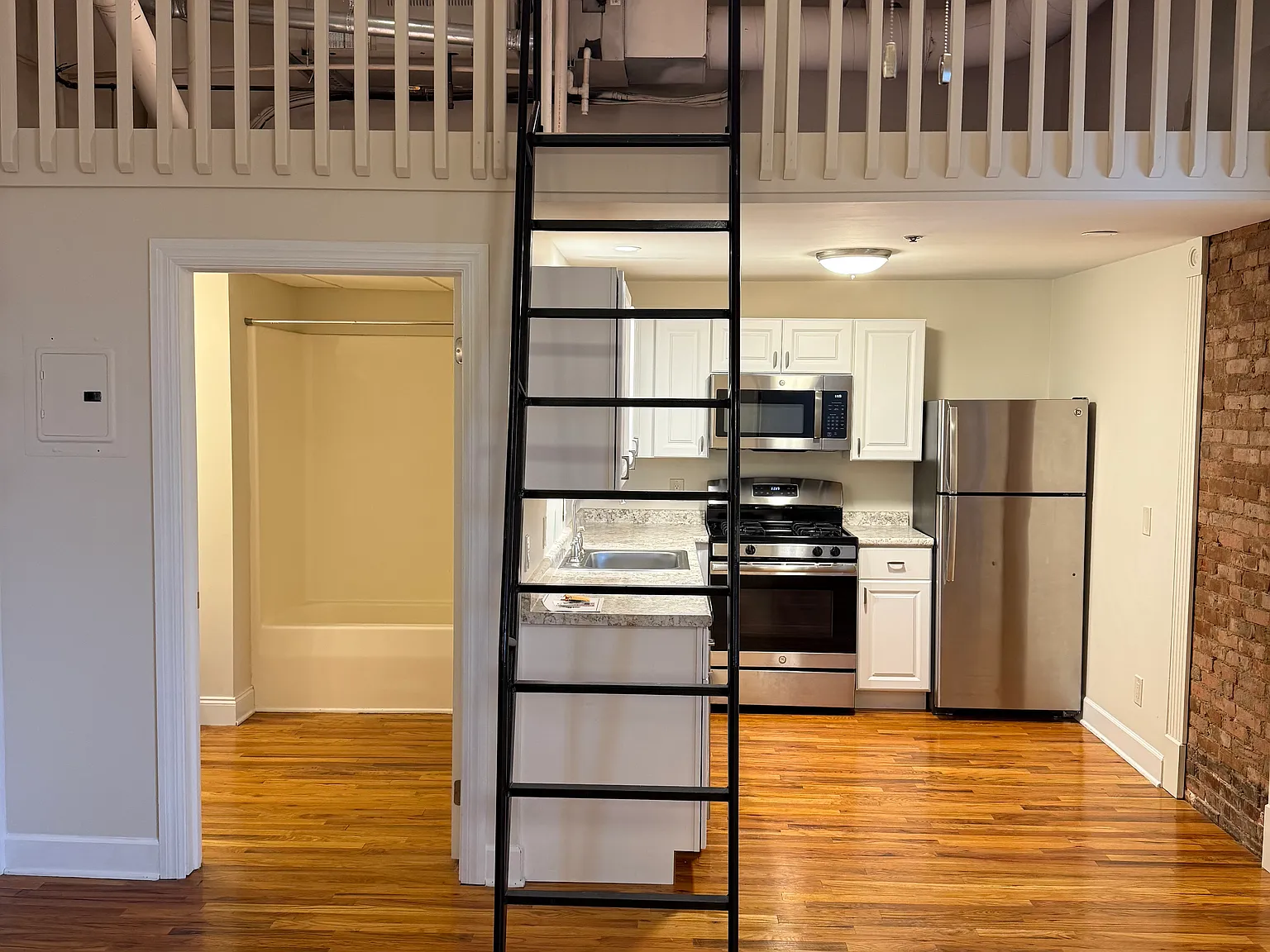 Chapel Hill Apartments — Photo 3