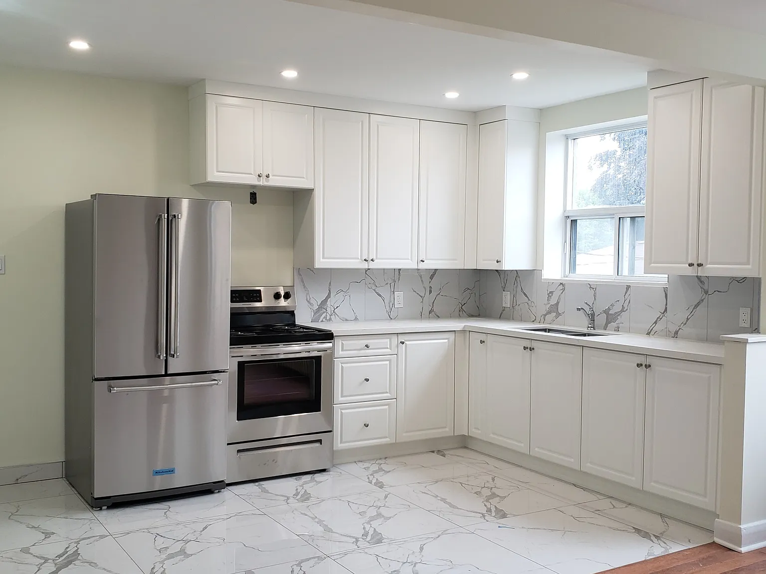 164 Felan Avenue Oakville — Photo 1