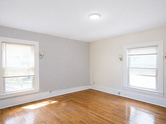 3rd image of 1107 4th St SE APT 2