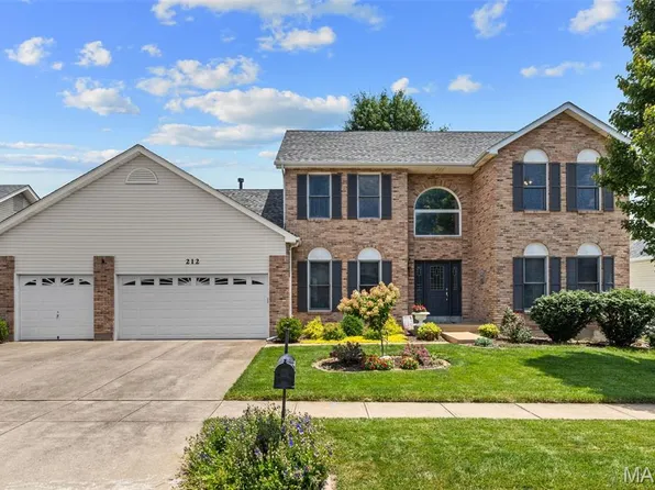 212 Harbour Pointe Dr, Grover, MO 63040