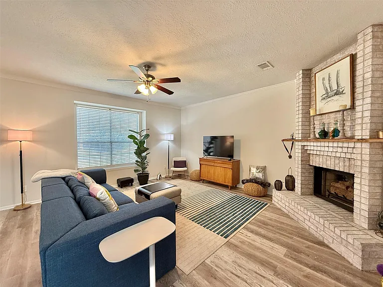 2 Twin Feather Pl — Photo 15