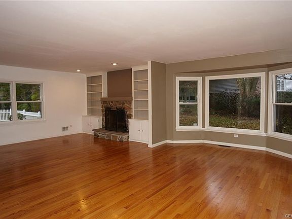 4th image of 20 Kalleston Dr