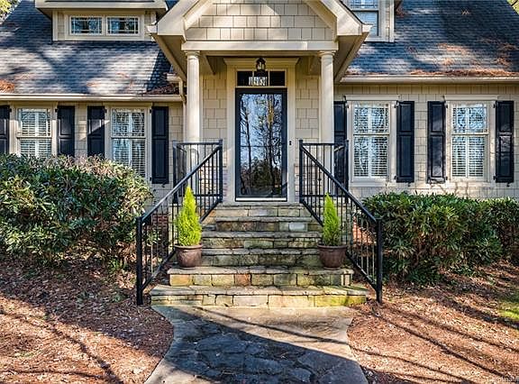 3rd image of 559 Pine Rd
