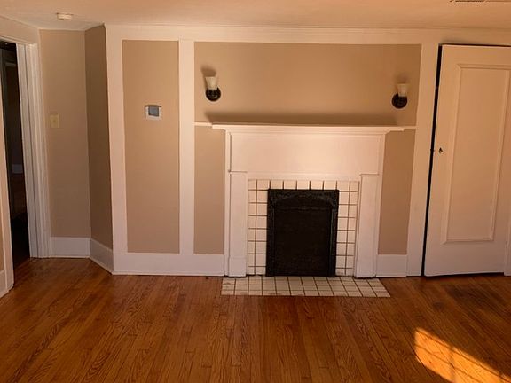 3rd image of 211 11th St #2