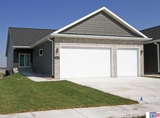 10630 Majestic Ln, Lincoln, NE 68527