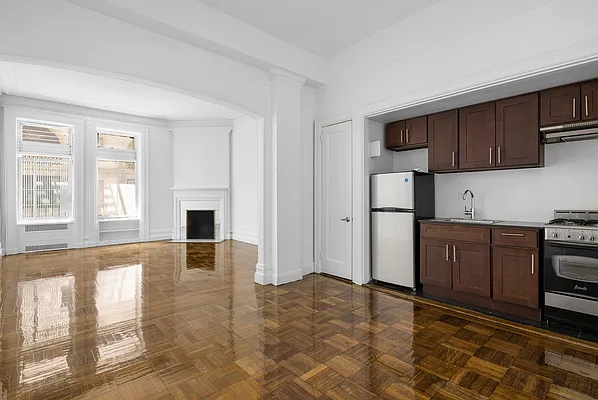 Sold by Reuveni LLC | media 12