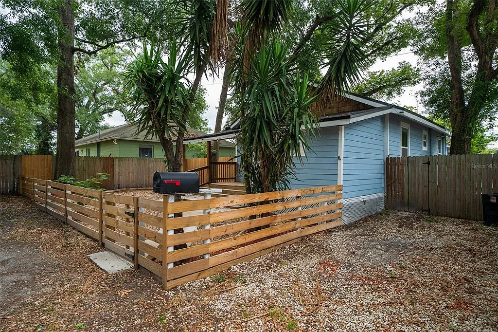3 bed, 3.0 bath, 1412 sqft, $2,600 — Photo 2
