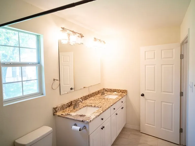 618 Millwood Ln — Photo 8