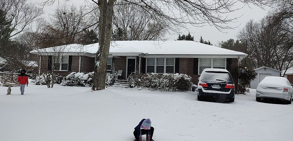 2nd image of 2705 E Lee Rd