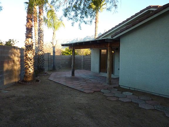 3rd image of 527 E River Walk Dr