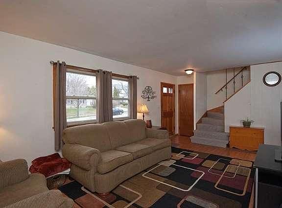 5th image of 1558 N Lakeview Ave