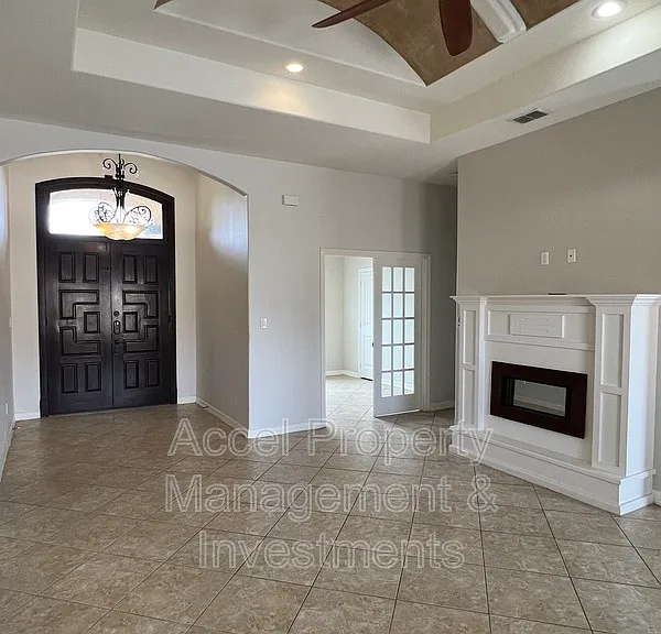2301 N 46th St — Photo 4