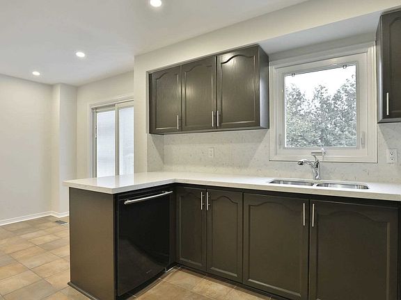 3rd image of 1228 Blackburn Dr