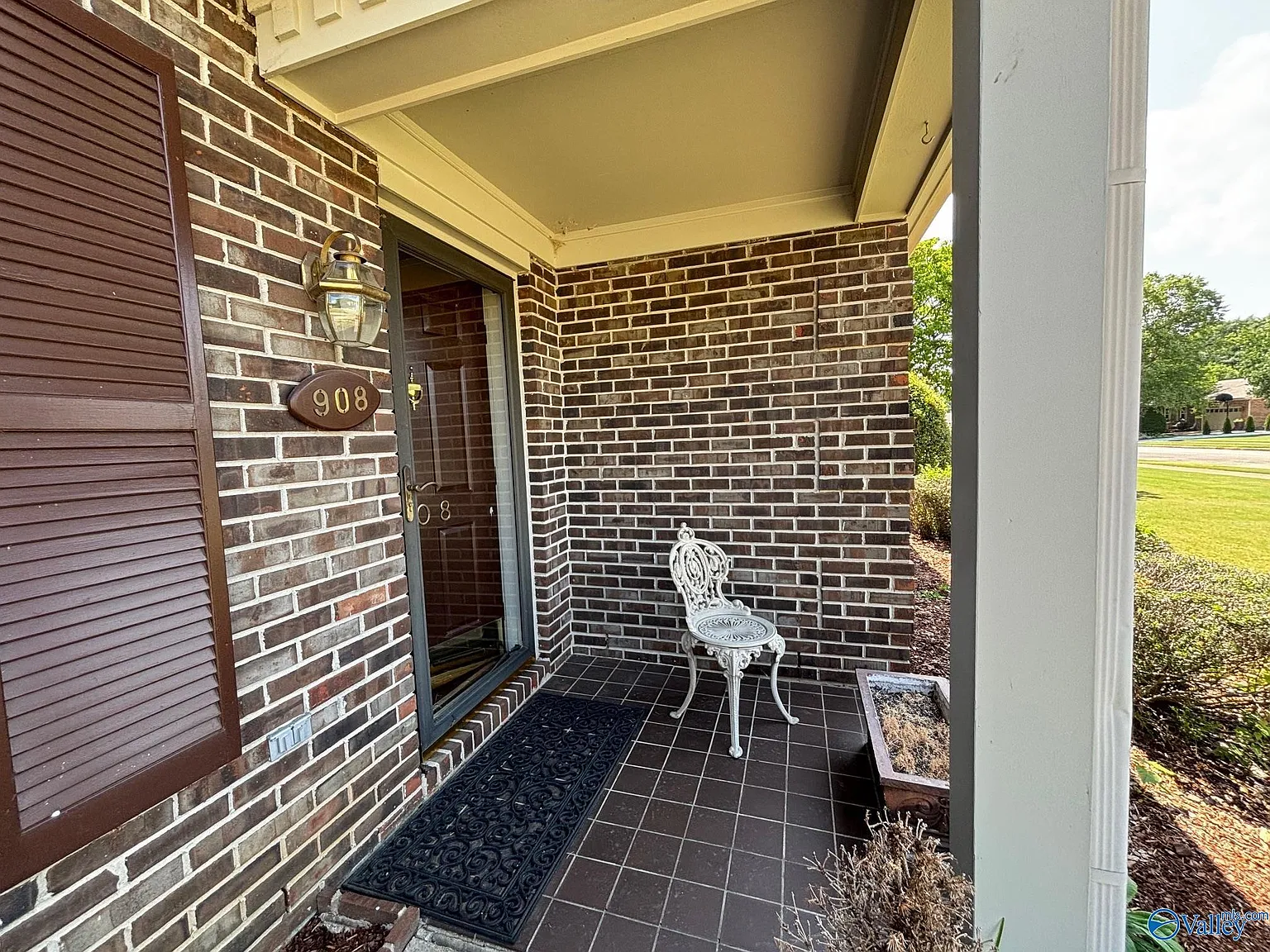 4 bed, 2.0 bath, 1893 sqft, $2,000 — Photo 2