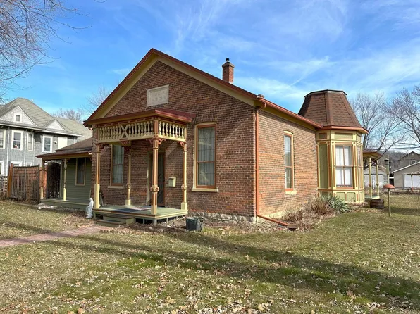202 S Wacouta Avenue, Prairie Du Chien, WI 53821