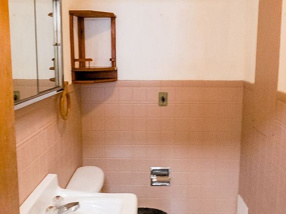 4th image of 714 1/2 W 22nd Ave
