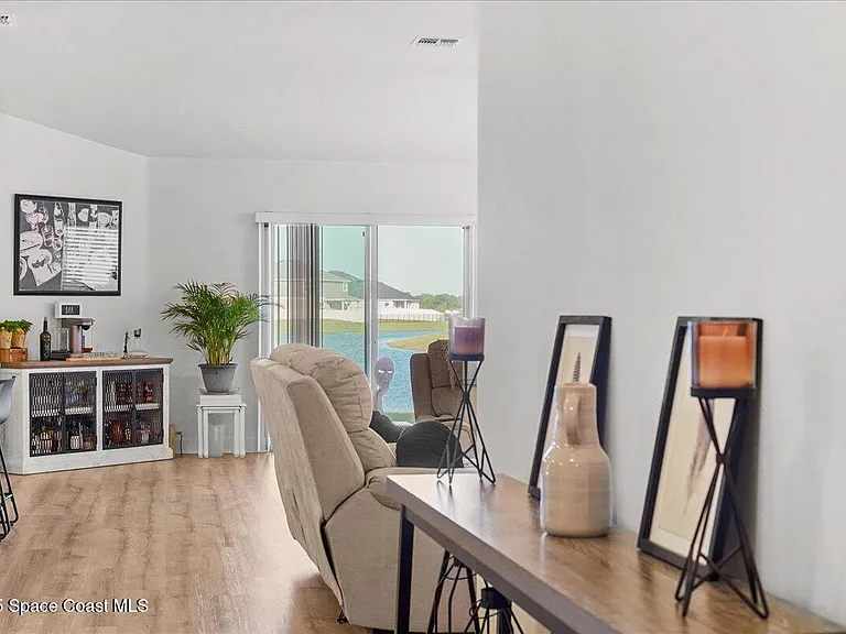 527 Glaspell Cir SE — Photo 9