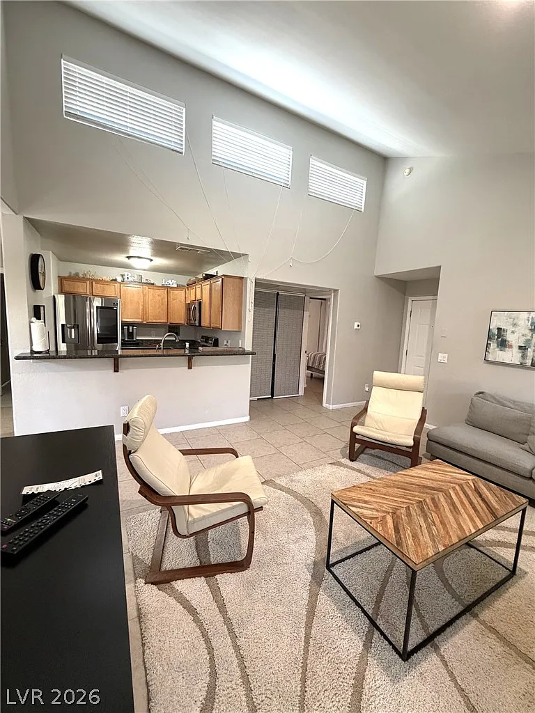 2 bed, 2.0 bath, 981 sqft, $1,700 — Photo 2