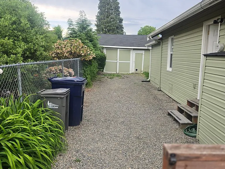 3011 Division St — Photo 13