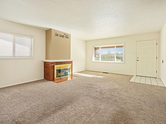 4th image of 1024 Zuni Dr