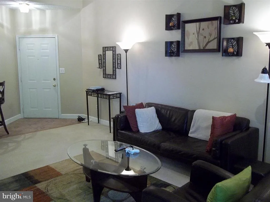 1 bed, 703 sqft, $1,650 — Photo 2