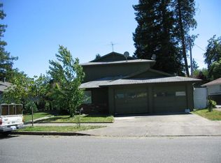 325 SW J St, Grants Pass, OR 97526