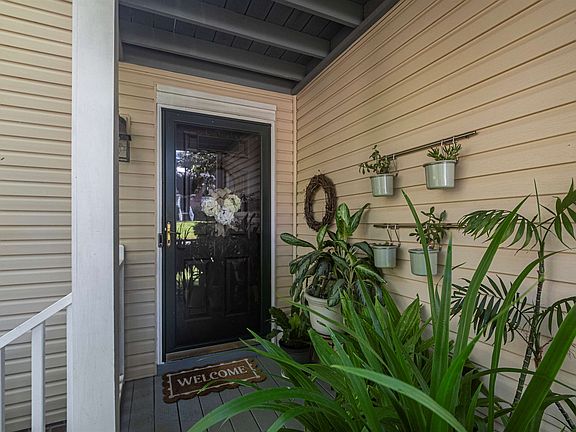4th image of 105 Highland Creek Ln