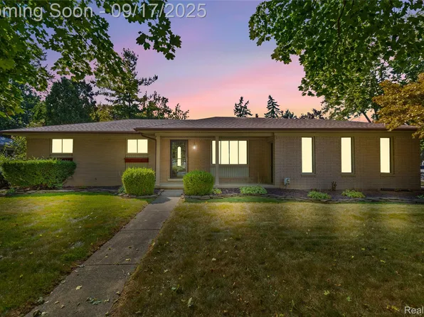 41885 Coulon Dr, Clinton Township, MI 48038
