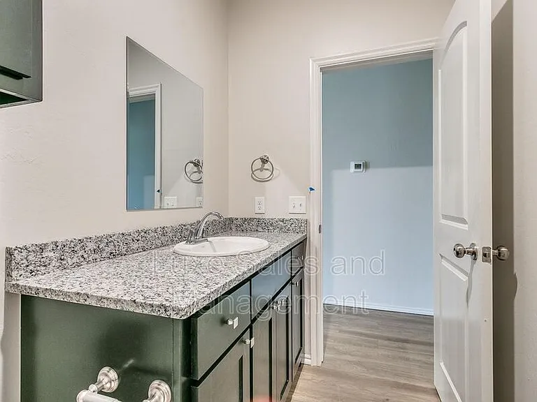 8003 NW 105th Ter — Photo 15